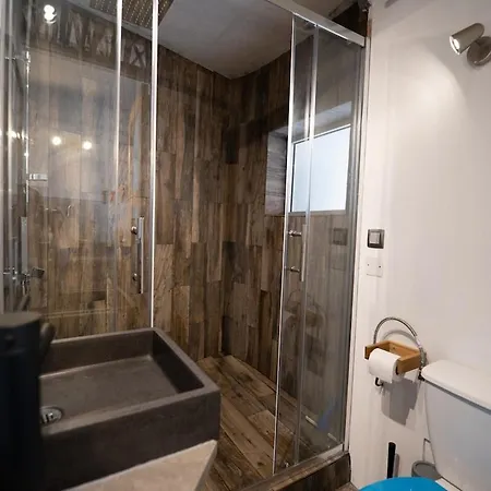 Апартаменты Mini-loft Les Pieds Dans L'eau